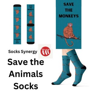 Puede incluir: Calcetines turquesa con un patrón repetido de monos naranjas en ramas. Los calcetines también presentan el texto "SAVE THE MONKEYS" y "SAVE THE BAYS". La imagen incluye el texto "Socks Synergy" y "Save the Animals Socks".