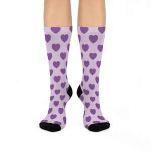 Calcetines cómodos con estampado de corazones morados / Regalo para ella, calcetines bonitos para San Valentín, accesorios divertidos, comodidad para el día a día