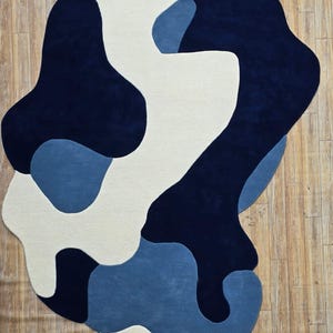 Modern Navy Sky Ivory Irregular Hand Tufted Blue 5x7 Wool Area Rug for ...