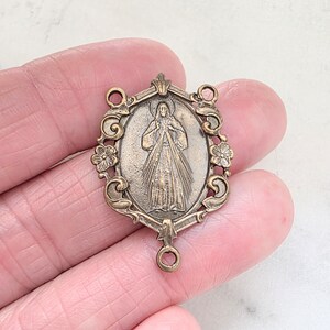 Divine Mercy, Jesus I Trust in You, Heirloom Bronze Rosary Center, Saint Faustina French Antique Replica Catholic Medal imagen 4