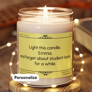 Spaß-Abschluss-Geschenk mit Personalisierung für Studenten Gag Bachelor-Grad Kundenspezifisches Geschenk Lustiges College-Geschenk Kundenspezifisches bestandenes Geschenk Lustige Kerze