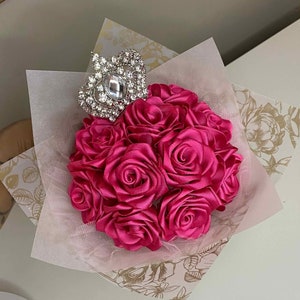 Bonche buchón de 50 rosas ychocolates Ferrero y tu corona 👑 de regalo  💝😍💐, By D'ecor Alethia Event Planner