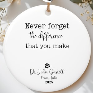 Custom Vet ornament, Custom Veterinarian Gift, Personalized Veterinarian Ornament, Veterinary Grad, Veterinarian Appreciation, Vet gifts