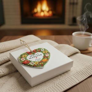 Ornamento natalizio "Merry Mahjong", ornamento natalizio personalizzato a tema Mahjong, regalo personalizzato per gli amanti del Mahjong, ornamento in ceramica ricordo delle vacanze a tema Mahjong immagine 15