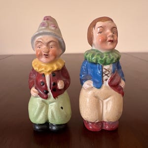 Japan - Renaissance People Salt and pepper shaker set - vintage salt and pepper shakers/pots