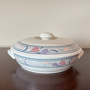 Mikasa - Tropical Island - 1.5qt Round Covered Casserole - floral pattern - vintage Mikasa