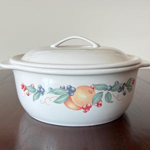Corelle Coordinates “Abundance” stoneware casserole - 2.5 Qt Round Covered Casserole - Vintage Corelle - Vintage Cookware