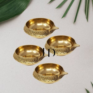 Reine Messing Premium Diya | Traditionelle Öllampe | Messing Handmade Kuber Diya | Gravierte Diyas für Pooja | Messingöllampe für Geschenk