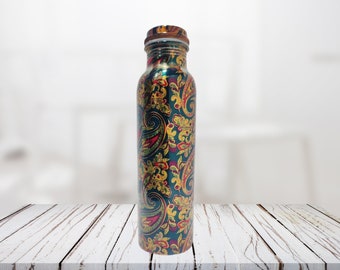 Botella de agua de cobre verde de diseño / Botella de cobre estampada / Botella de cobre / Botella de cobre de primera calidad / Beneficios naturales para la salud (950 ml)