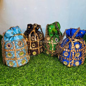 Women's Embroidered Clutch