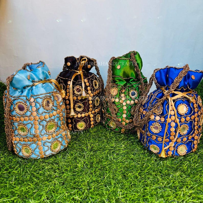 Women's Embroidered Clutch