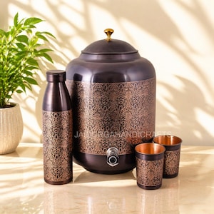 Juego dispensador de agua de cobre puro con vasos, depósito de agua para bebidas ayurvédicas, diseño de grabado antiguo, jarra dispensadora.