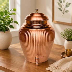 Graverad vattendispenser i ren koppar, ayurvedisk dricksbehållare, antik etsningsdesign, dispenserkanna