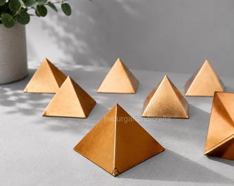 純銅ピラミッド - 手作業で鋳造された99.9%銅のエネルギー彫刻（4cm