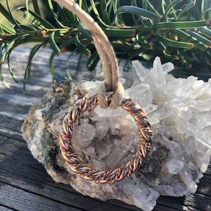 Pingente Lost Cubit 177 MHz Tensor Ring Chain em cobre puro com cordão de algodão