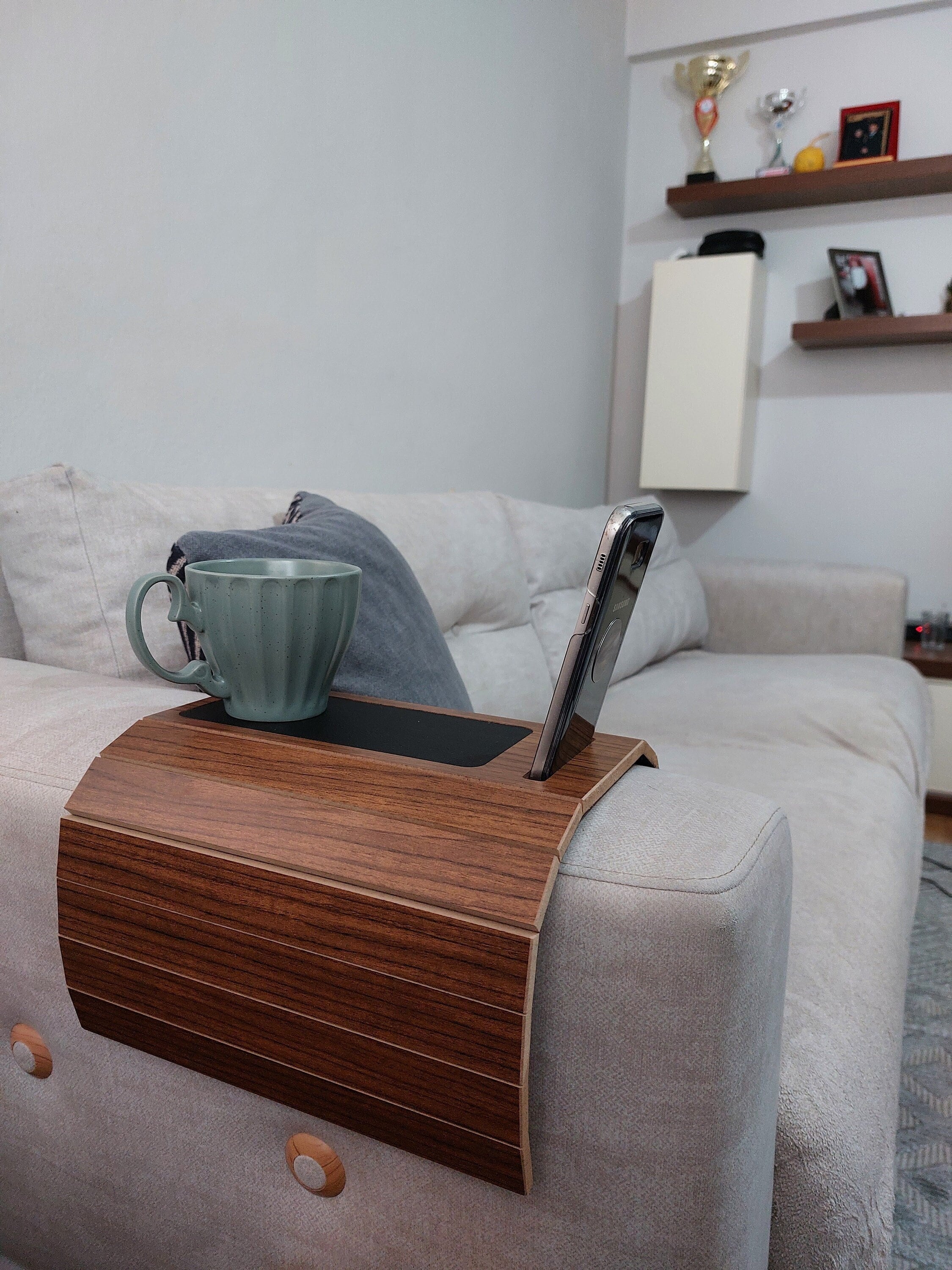 calormoss Bandeja de brazo para sofá con soporte giratorio de 360°, con  clip en la bandeja lateral del reposabrazos del sofá, mesa de bandeja de