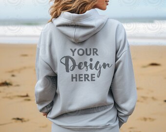 Gildan 18500 Sport Grey Mockup Back Sudadera con capucha Gildan 18500 Sport Grey Gildan Sudadera Mockups Mujer Modelo Mockup Sudadera con capucha Beach Mock