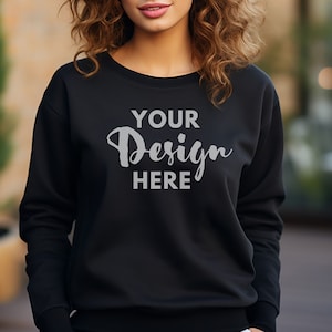 Gildan 18000 mockup Gildan zwart sweatshirt mockup sweatshirt Model mockup zwarte Gildan ronde hals mockups zware mix trui mock-up buiten