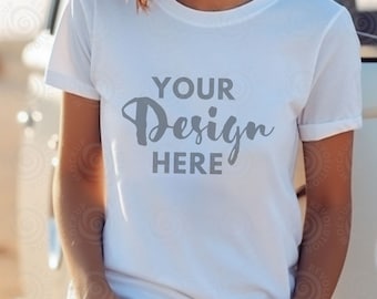 Witte Bella Canvas 3001 mockup wit T-shirt mockup vrouwelijk model zomer strand Bella Canvas mockup vrouw 3001 T-shirt mockup buiten