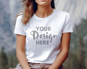 Witte Bella Canvas 3001 mockup wit T-shirt mockup vrouwelijk model zomer strand Bella Canvas mockup vrouw 3001 T-shirt mockup buiten
