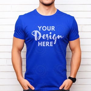 True Royal Bella Canvas 3001 モックアップ ブルー Tシャツ モックアップ 3001 メンズ Tシャツ モックアップ 男性モデル モックアップ True Royal T シャツ モックアップ ライフスタイル モックアップ