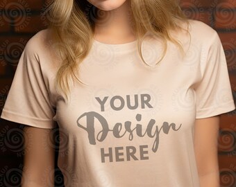 Mockup di bella tela 3001 di dune di sabbia Mockup di bella tela Mockup di t-shirt di dune di sabbia Mockup di modello femminile Mockup di t-shirt di donna 3001 Mockup per esterni