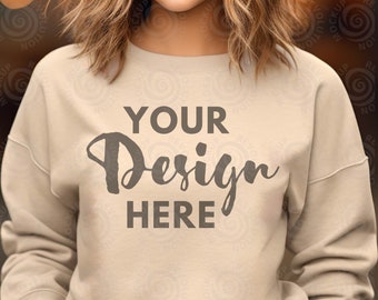 Gildan 18000 mockup Gildan Sand-sweater mockup-sweater Model Mockup Sand Gildan-mockups met ronde hals gildan 18000-mockups zand