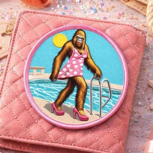 Female Bigfoot Patch/Iron-on Patch/Funny Sasquatch Humor/Paranormal Gift/Cryptid Badge/Sew-on Applique for Clothing Backpack