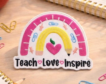 Teach Love Inspire-patch/strijkpatch/cadeau voor leerkrachten/kinderrugzak/geborduurde applicatie om op te naaien voor schooltas, rugzak, kleding, vest/jas