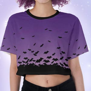 Pastel Goth Bats Crop Top Creepy Cute Yami Kawaii Purple Cropped Shirt Spooky Halloween Witchy Loose T-Shirt Alt Fashion Gothic Alternative