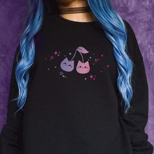 Cherry Cat Sweatshirt Pastel Goth Aesthetic Jumper for Kitty Lover Starry Yami Kawaii Celestial Crew Cute Star Pink Gradient Sweater Gift