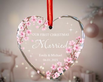 Sakura Erstes Weihnachten Verheiratet Ornament, Benutzerdefinierte Hochzeitsgeschenk für Paare, Kristallglas Blumen Kirschblüte, Brautpaar Geschenk Personalisiert