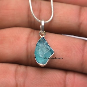 Natürlicher Neon Apatit Anhänger, Neon Apatit Roher Anhänger, 925 Massivsilber, Roher Apatit Schmuck, Apatit Ketten Anhänger, Frauen Anhänger Geschenk