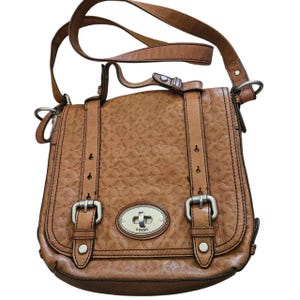 Vintage Fossil Maddox crossbody bag 11x11 tan with a key.