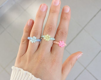 Süße Blumenringe | Stapelringe | Freundschaftsringe | Sommer | Glasperlen | bunt | Blümchenform | handgemacht | flower rings | pearl rings