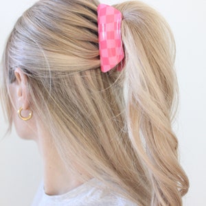 Pinke Haarklammer Acryl Half-Bun Haarkralle pink kariert Klaue für dickes Haar Haarschmuck fester Halt vintage retro Bild 2