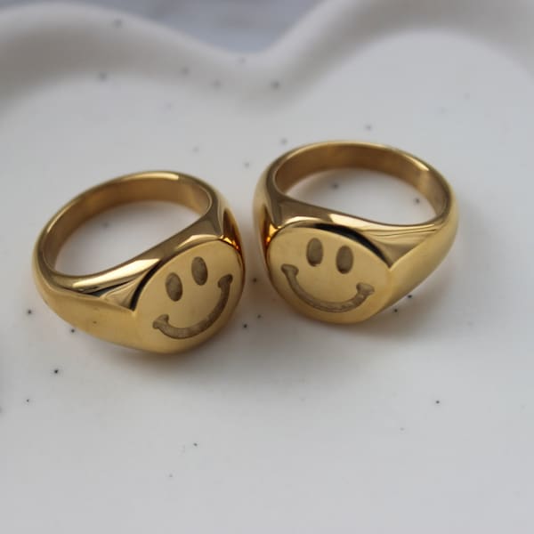 Smiley Ring | 18k gold plating | Stainless steel | Lucky charm | Friendship ring | waterproof | happy face | Gift best friend