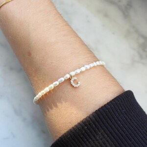Pulsera de letras personalizadas | Pulsera con dije | Tráiler | regalo personalizable | Perlas de agua dulce | Idea de regalo | letras