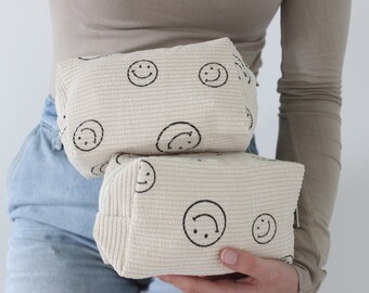 Mini Smiley Kosmetikbeutel | Kulturbeutel | Reisetasche | Cordbeutel | Must-Have | Reisebegleiter | Smiley-Print | Mäppchen | beige | happy