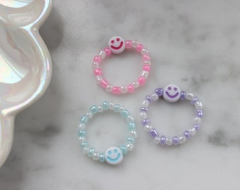 Bunte Smiley Perlenringe | Happy Face | Glücksbringer | Glasperlen | handgemacht | Freundschaftsringe | Stapelringe | rosa | lila | blau