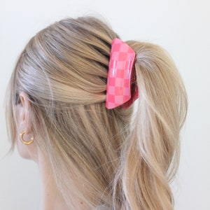 Pinke Haarklammer Acryl Half-Bun Haarkralle pink kariert Klaue für dickes Haar Haarschmuck fester Halt vintage retro Bild 1