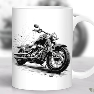 Könnte beinhalten: Eine weiße Keramiktasse mit einer Schwarzweißillustration eines Motorrads. Das Motorrad ist ein Cruiser mit einem großen Vorderrad und einem Einzelsitz.