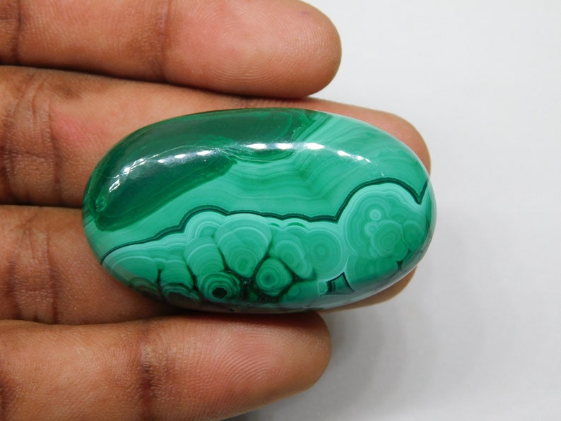 Pietra preziosa di malachite naturale al 100% in pietra di malachite, malachite cabochon di malachite AAA malachite sciolta per realizzare gioielli. 138 cts. 46X26 mm immagine 5