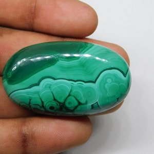 Pietra preziosa di malachite naturale al 100% in pietra di malachite, malachite cabochon di malachite AAA malachite sciolta per realizzare gioielli. 138 cts. 46X26 mm immagine 9