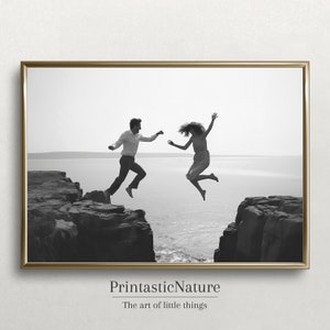 Impresión de fotografía de bellas artes - Blanco y negro océano minimalista pared arte enmarcado estilo de vida de playa acantilado salto decoración del hogar (descarga digital)