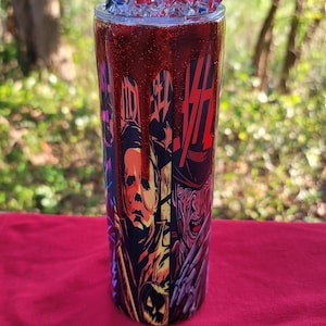 Horror themed 20 oz straight tumbler. Including handmade horror topper.  Improved packing to ensure that toppers arrive with no damage.