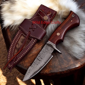 Handgefertigtes Kürschner Jagdmesser aus Damast-Stahl | Rosenholzgriff | Personalisiert | Weihnachten | Neujahr | Geburtstag bestes Geschenk für ihn, Vater