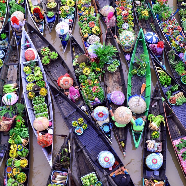 Embark on an Adventure: Southeast Asian Floating Market Puzzle - 500 or 1000 Pieces! Perfect Gift Idea