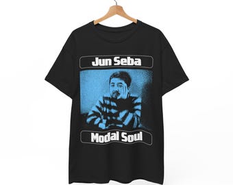 NUJABES（ジュン・セバ）ファンアートTシャツ、ロフィTシャツ、90年代ヒップホップTシャツ、チルホップTシャツ、ヒップホップTシャツ