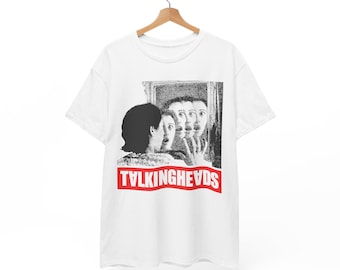 トーキング・ヘッズ ファンアート Tシャツ、ニューウェーブ Tシャツ、ポストパンク Tシャツ、アートポップ Tシャツ、シンセポップ Tシャツ、80年代ミュージック Tシャツ